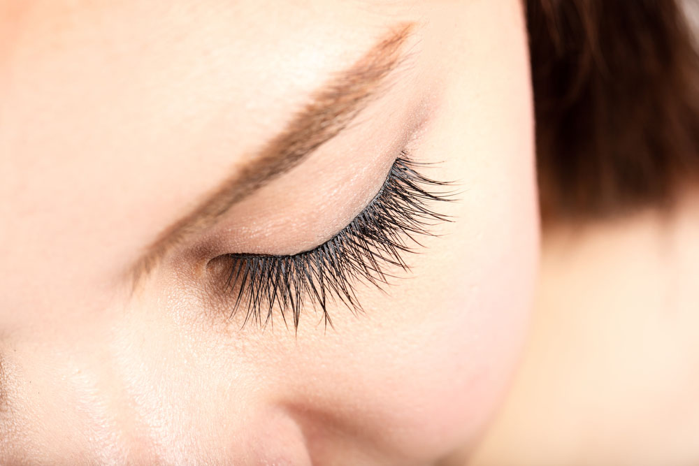 Show Your Lashes Some Love blog img